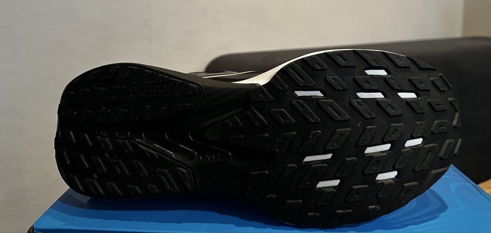 Кроссовки чоловічі Joma HISPALIS чорні  47