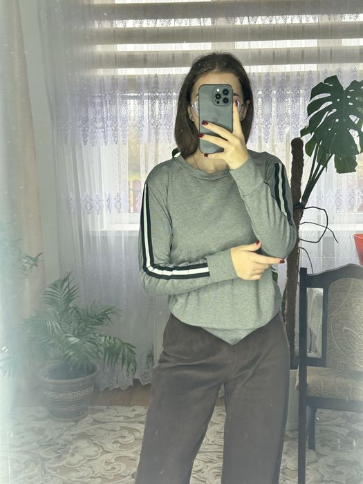 Кофтинка з лампасами на рукаві