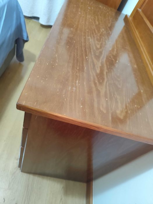 Vendo cómoda de madeira