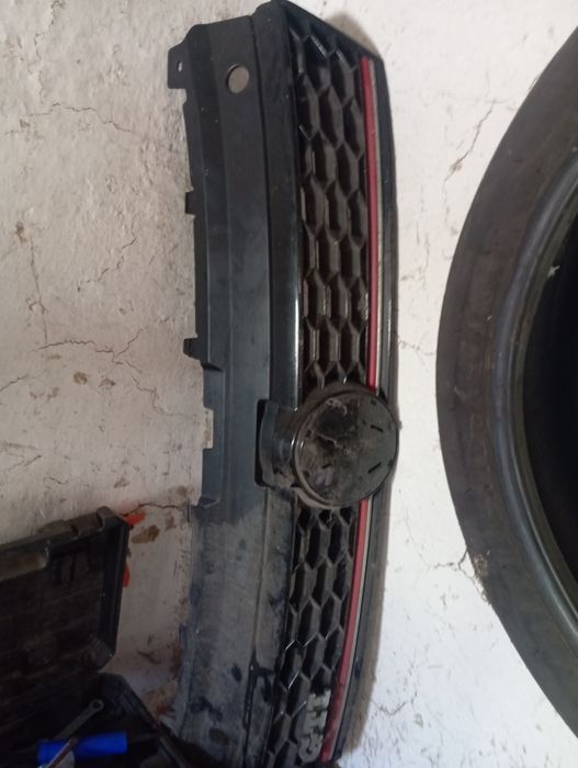 Решітка двигуна Фольксваген поло 12рік
