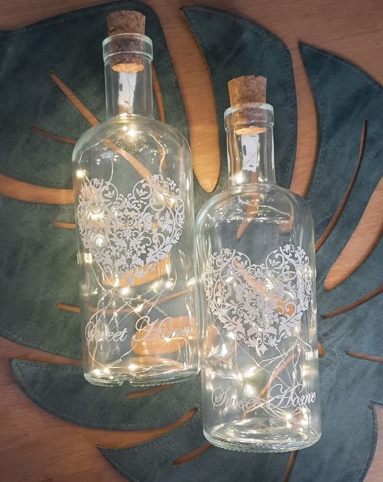 2 ozdobne butelki karafki z korkiem nadrukiem białe Serce Sweet Home