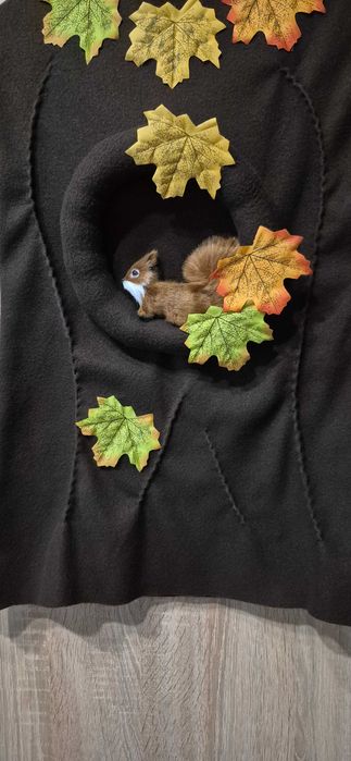 Pani Jesień strój przebranie drzewo z dziupla i wiewiórką