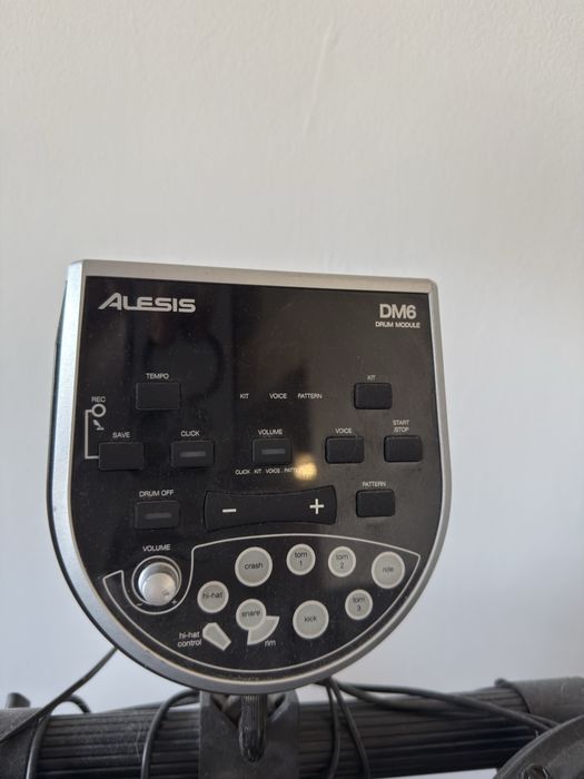 Perkusja elektroniczna Alesis DM6 USB Kit + stołek + pałki | Sprawna