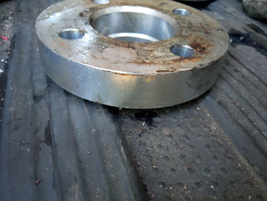 Vendo  Espaçadores 4 x100 e  universais