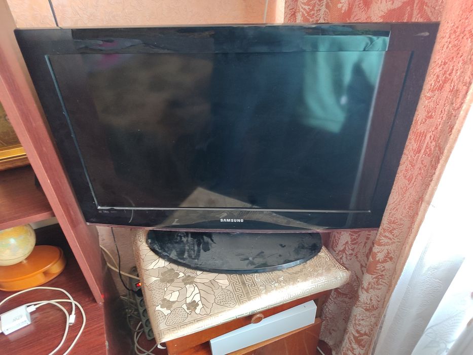 Samsung  LE32B450c4w позапчастинам