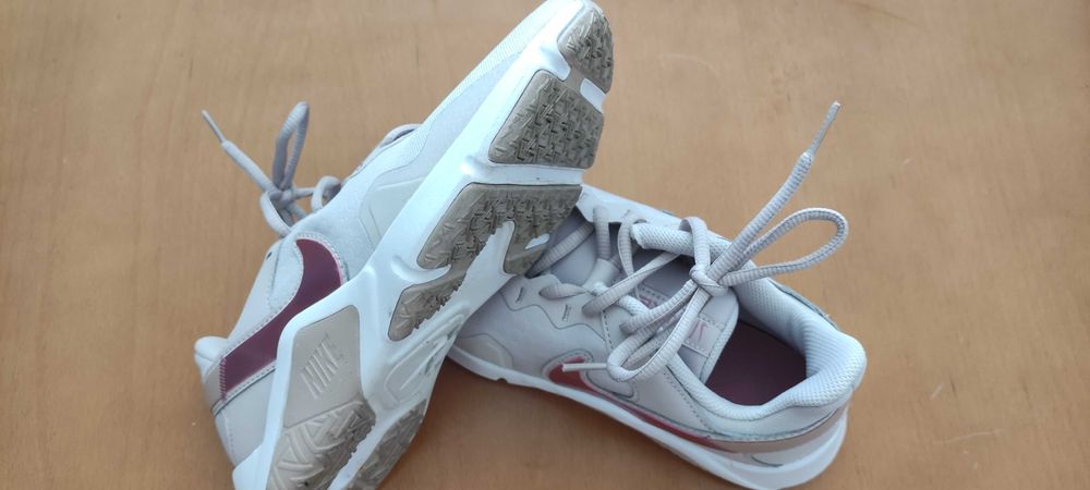 Nike Tênis Legend Essential 2