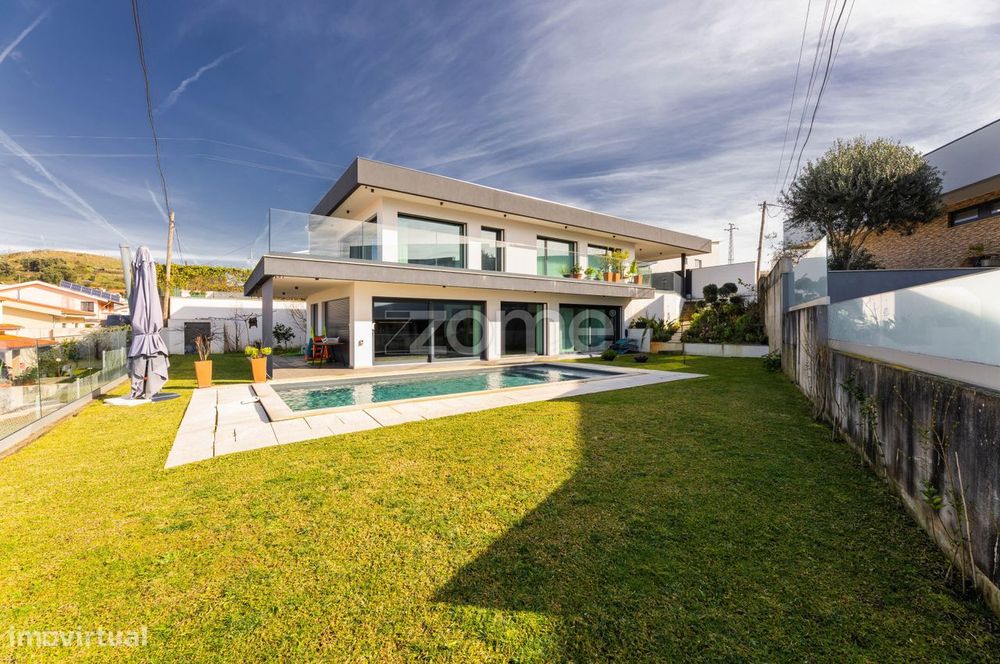 Moradia individual T3 c/ piscina em Nogueira, Braga