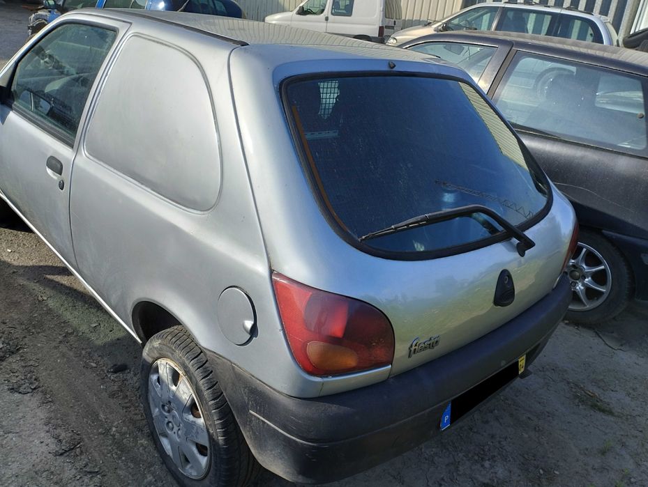 Ford Fiesta 1.8 TDDI Só Para Peças