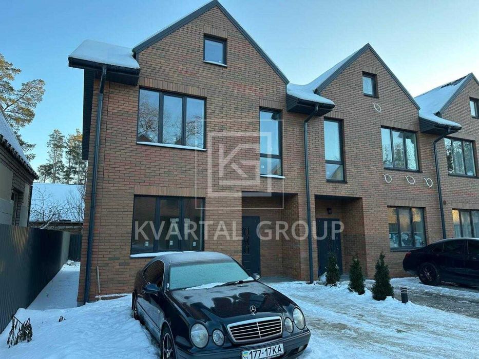 Продам ГАРНИЙ таунхаус в районі Центрального парку. Газ.