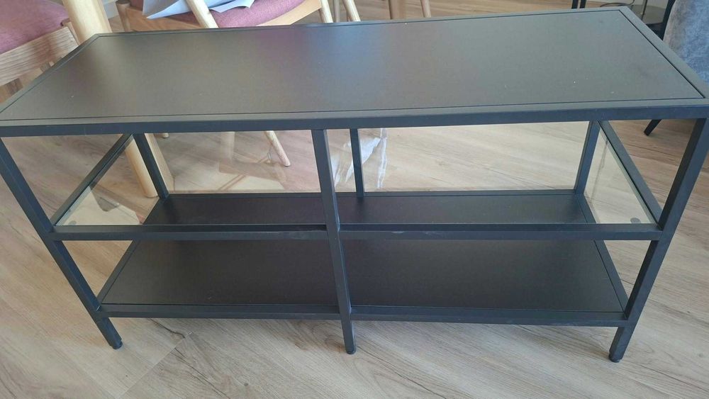 Mesa de Tv Ikea - em bom estado, com algumas marcas de uso