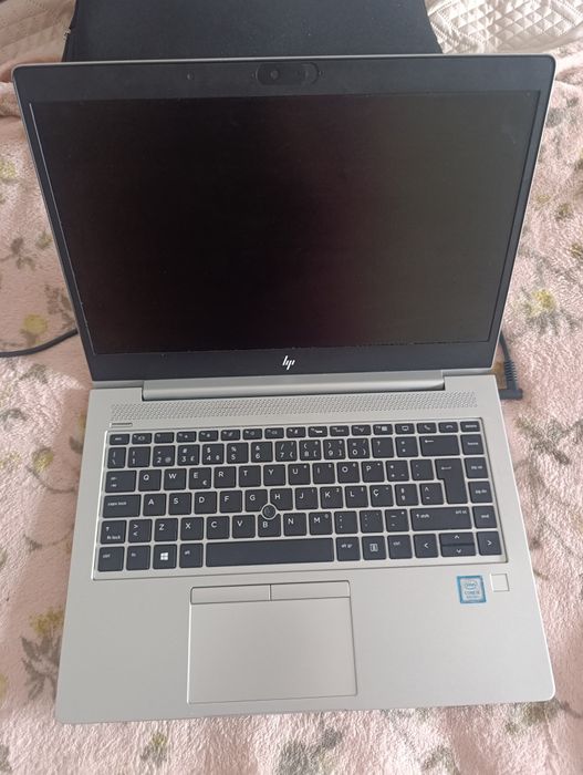 Vendo portátil novo usei pouquíssimo é um HP