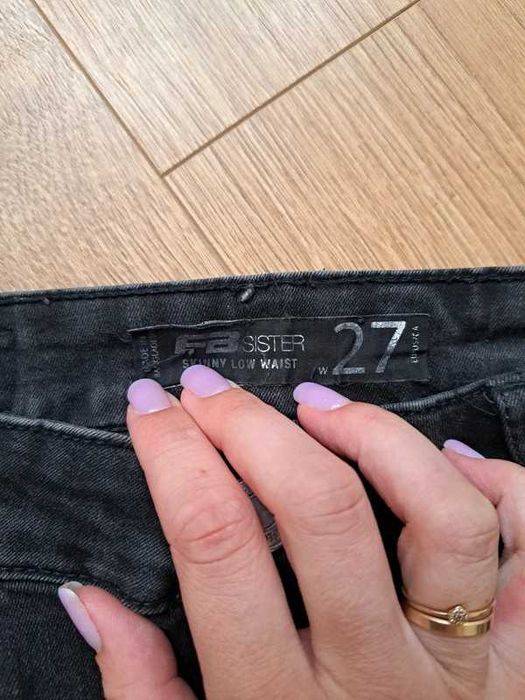 czarne jeansy fb sister • skinny low waist • r. 27