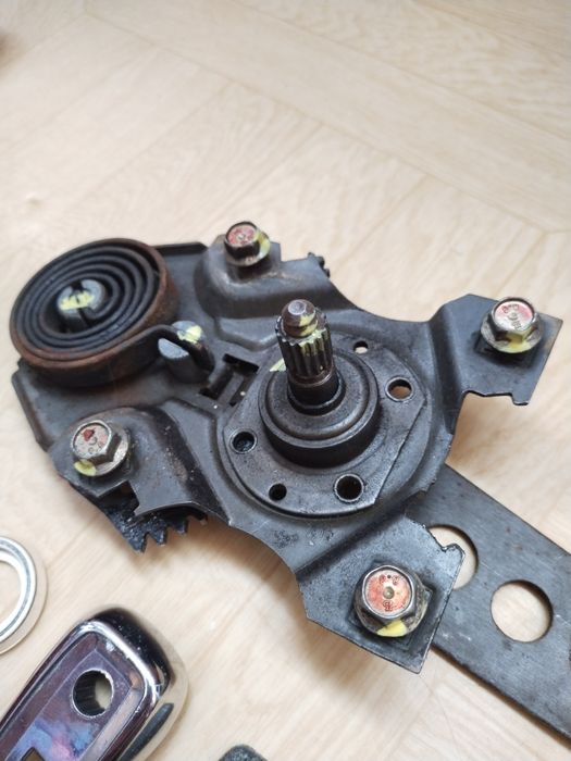 Мерседес W116/123 Механический стеклоподьемник (задний)