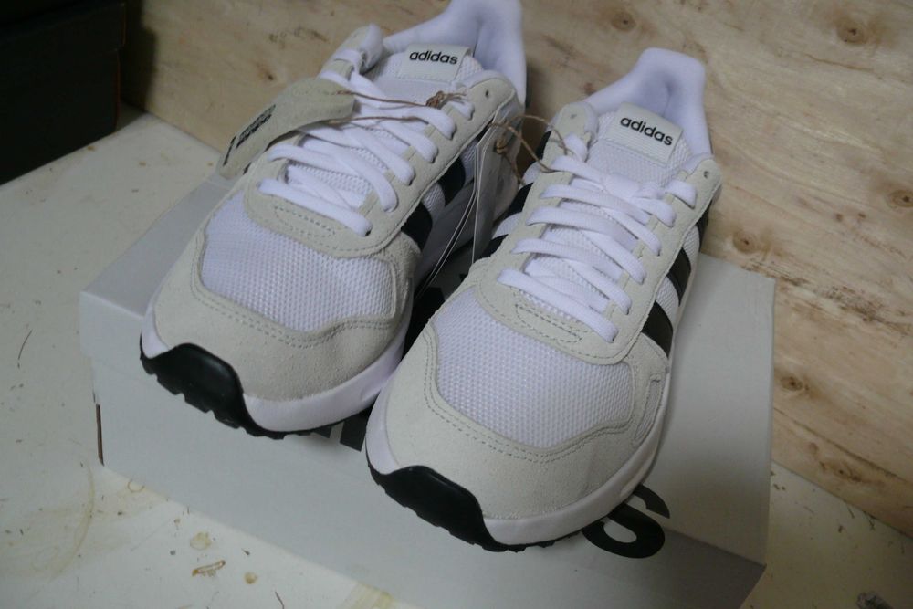 Tênis Adidas Run 84