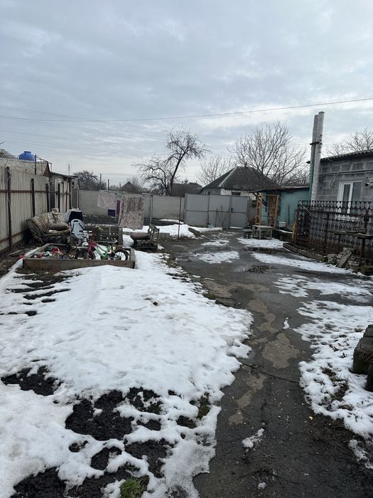 Продам 1/2 частину будинку  неподалік від суду!
