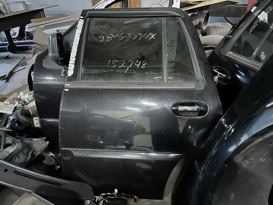 Lincoln Navigator 2004-06 drzwi  czarne