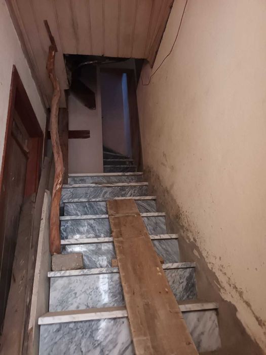 Casa para dividir em 3 apartamentos