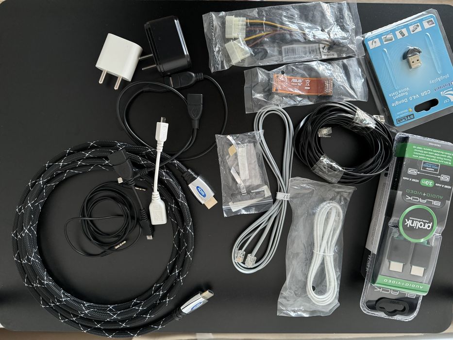 Шнури, кабеля, зарядки, перехідники