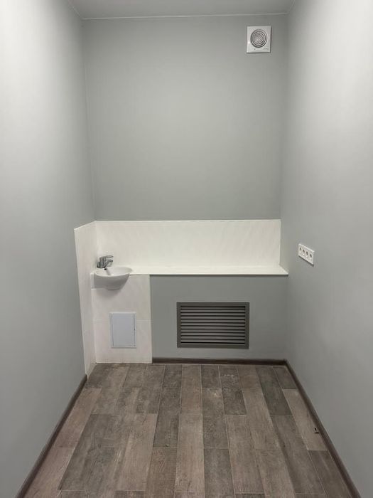 Продам Торговое Помещение, Красная линия