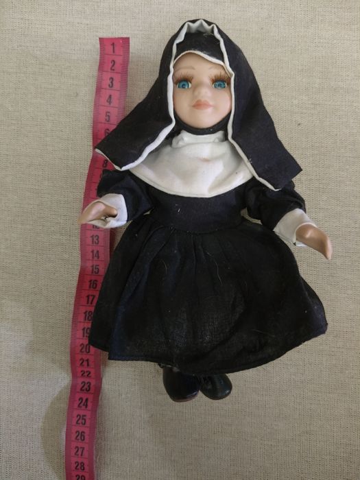 Stare lalki kolekcjonerskie