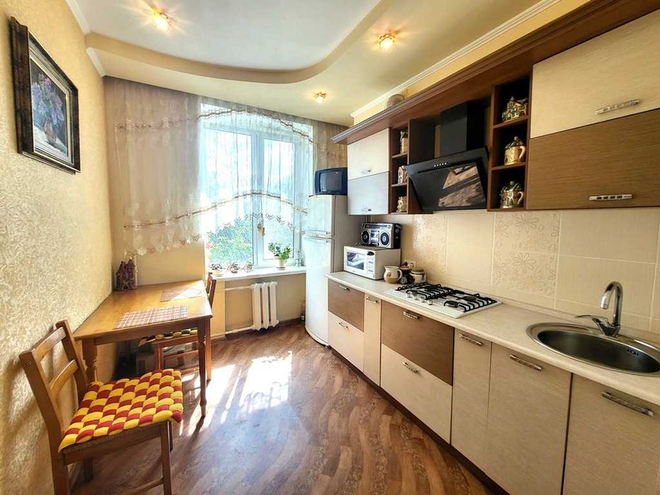 Продаж 2-х к.кв. ЦЕНТР міста вул. 12 Квітня буд.№5 (4 поверх).