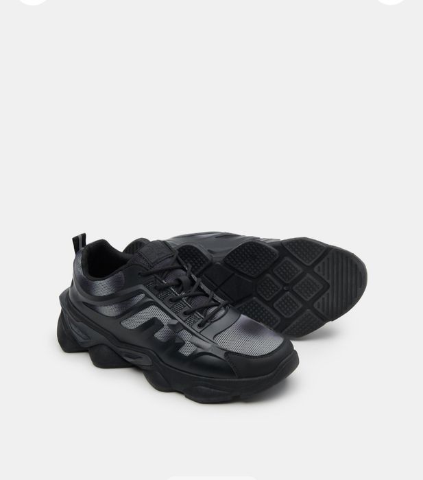 Кроссовки черные