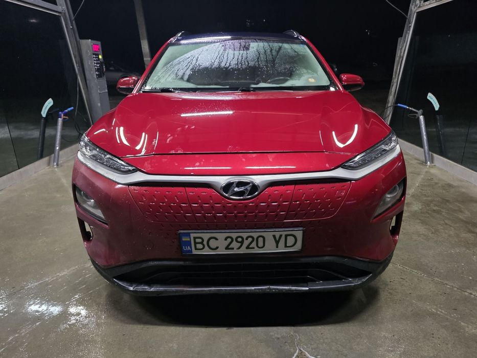 Hyundai kona electric 2019 рік, 64кв, 140000 гарна комплектація