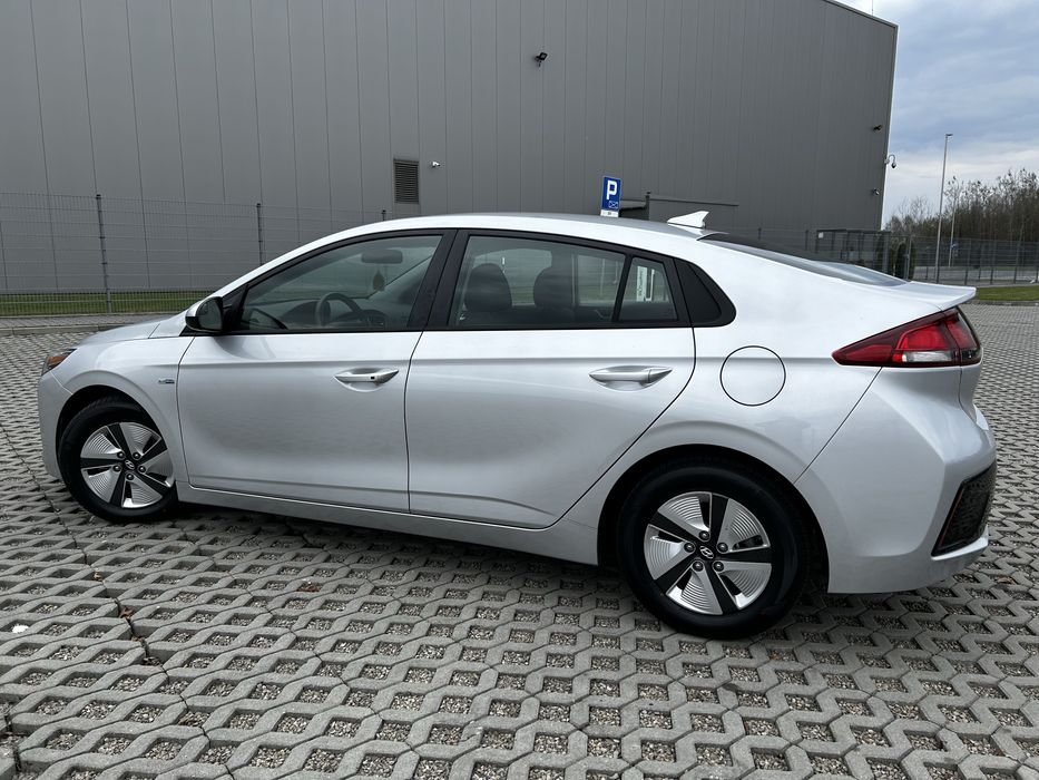 Hyundai Ioniq hybrid blue