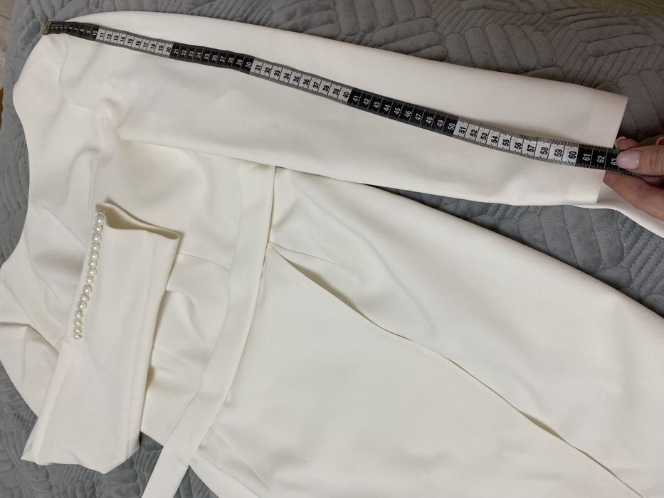 Весільня сукня в білому кольорі