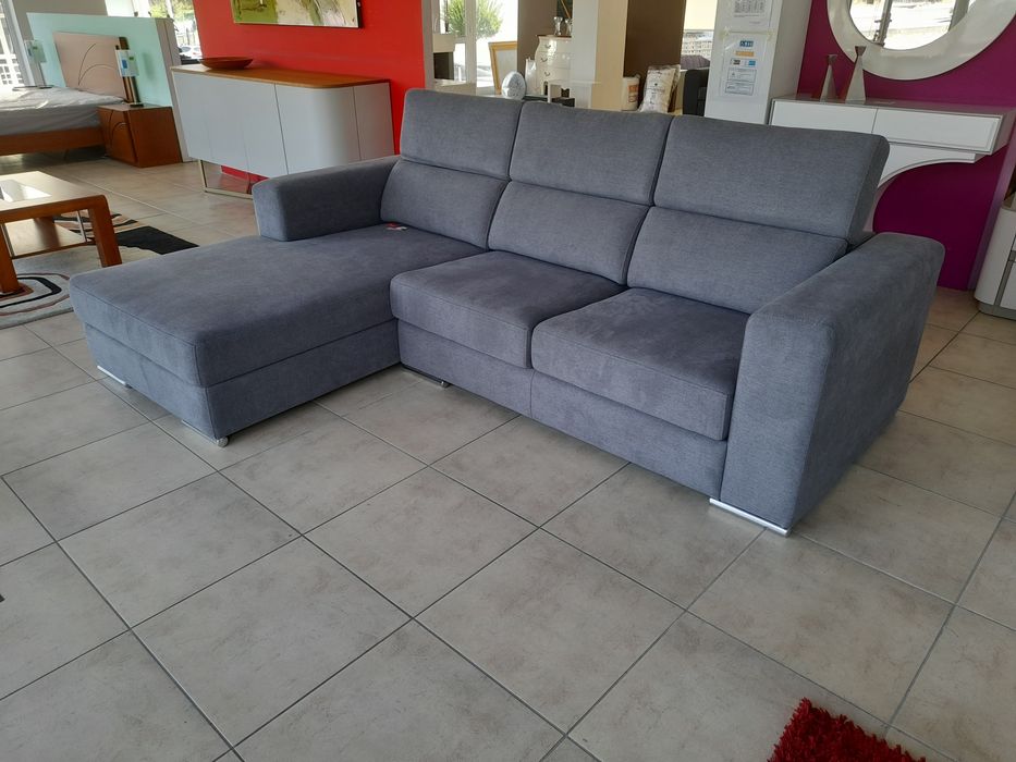 Chaise long novo de exposição