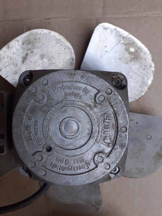 Вентилятор охлаждения.