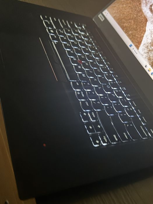 LENOVO Workstations I7 5,0GHZ 64GB MEMORIA SSD M2  512GB  2 GRAFICAS  ECRA 4K