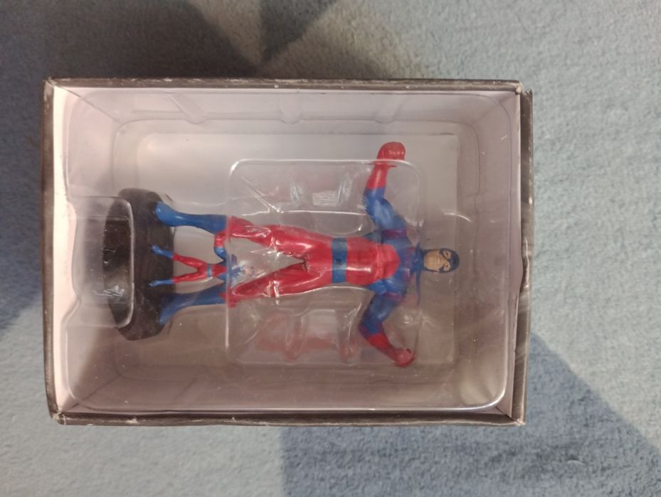 Figurka dc atom .