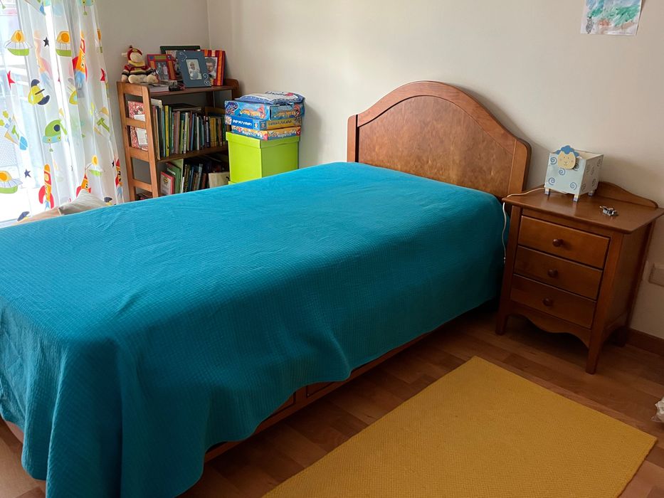 Cama solteiro excelente