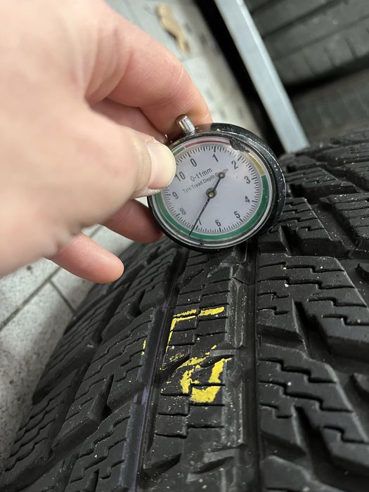 4 Opony zimowe 7mm Nokian 235/55R18 104H