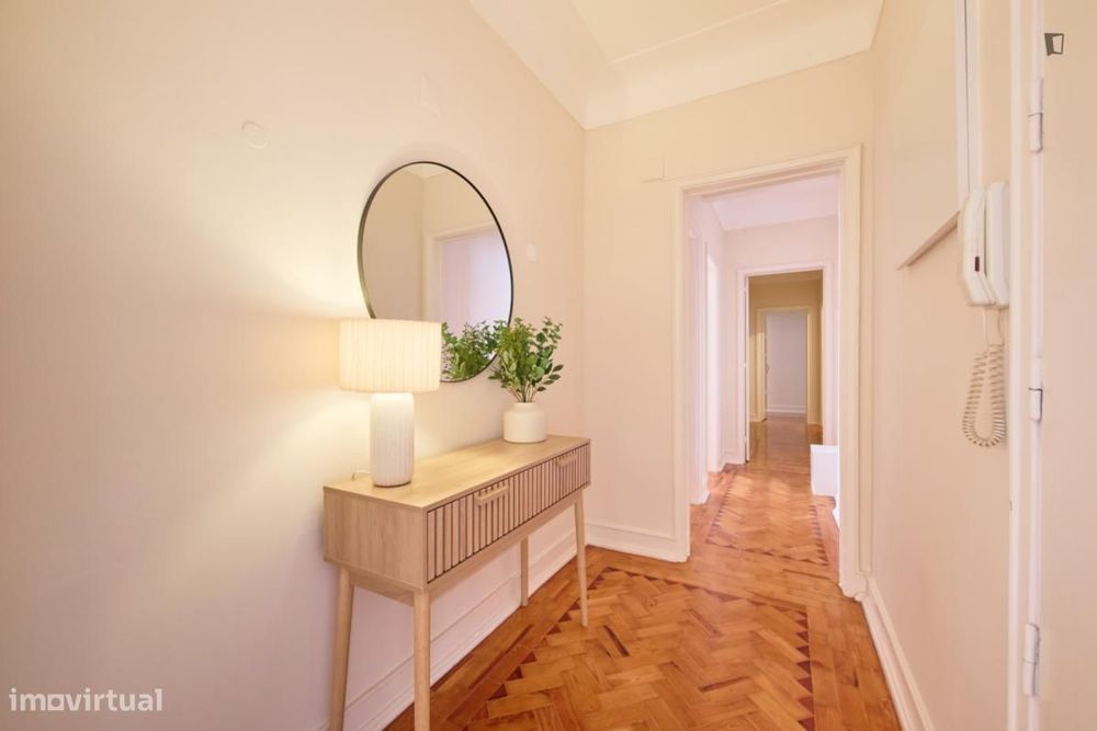 Quarto - localizado em Arroios Lisbon