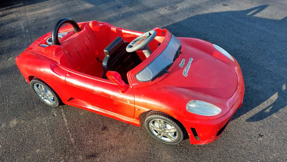 Duże auto Ferrari kabriolet dla dziecka