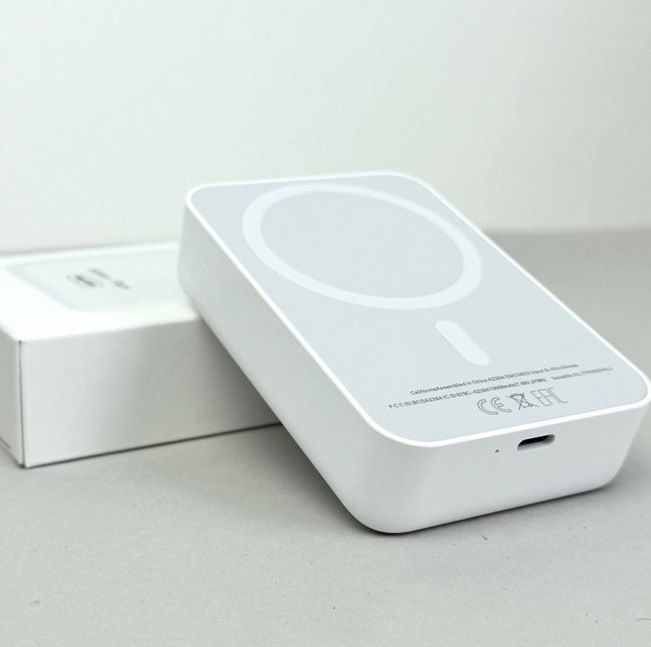 Продаю повербанк “MagSafe” на 10000 міліампер годин