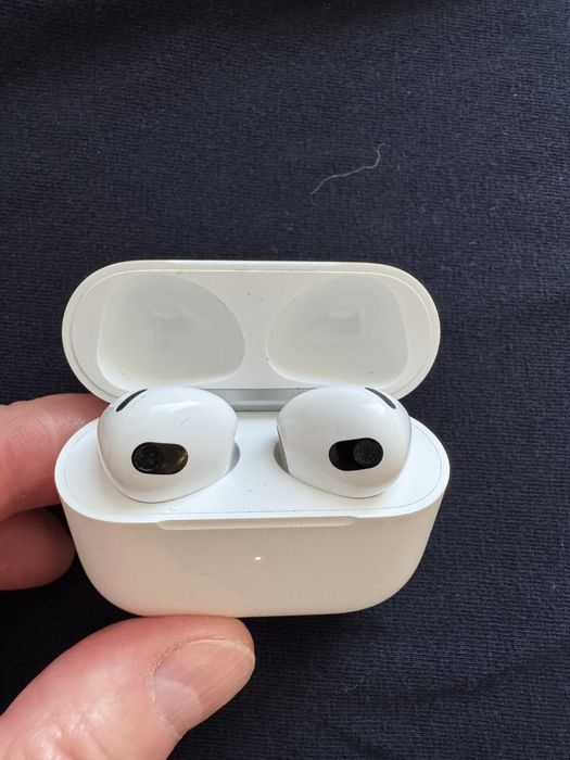 Продам Airpods 3