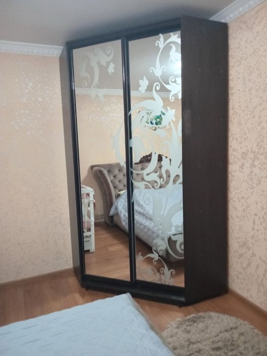 Продається кутова шафа