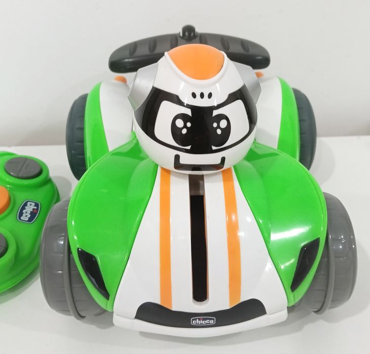 Carro/ Robot telecomandado Chicco
