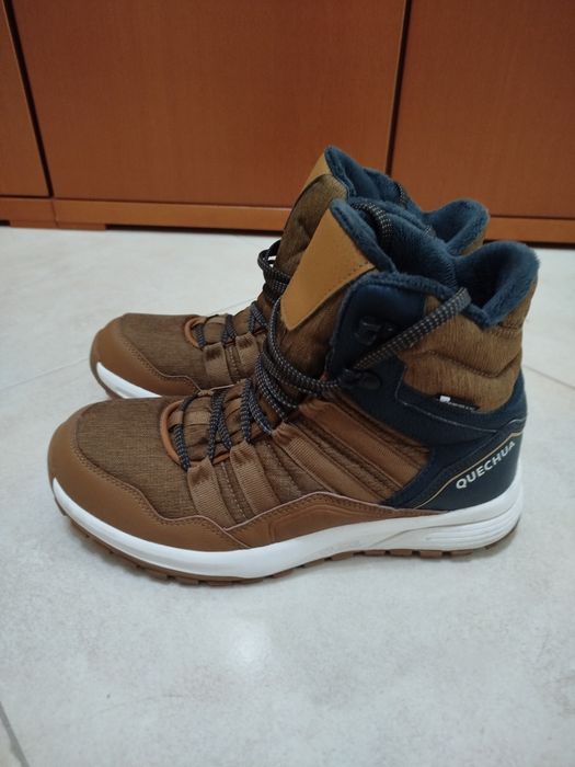 Botas Quechua.        .425520522887188481