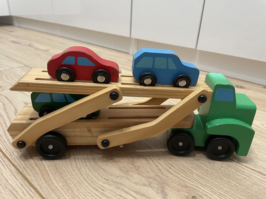Zabawka laweta drewniana auto