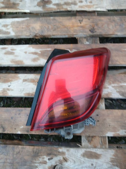 Lampa tyl tylna prawa Toyota Yaris 3 III X 14-16r Europa