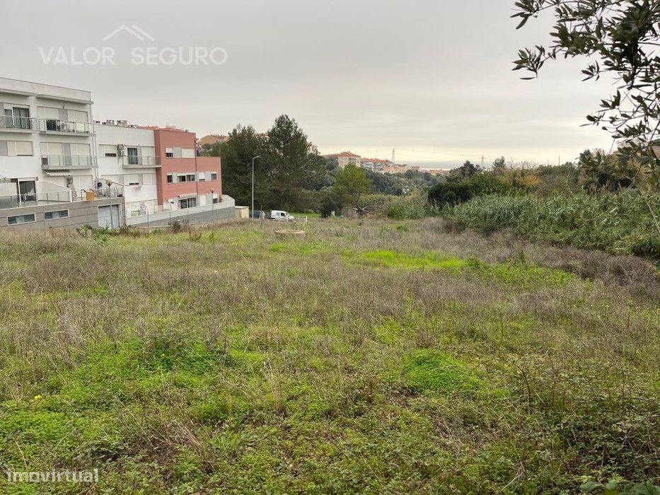 Terreno urbano para construção de 2 prédios em Arcena