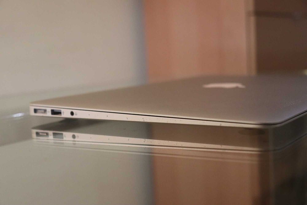 MacBook Air 13'' 2018 - Excelente Estado + Acessórios Originais