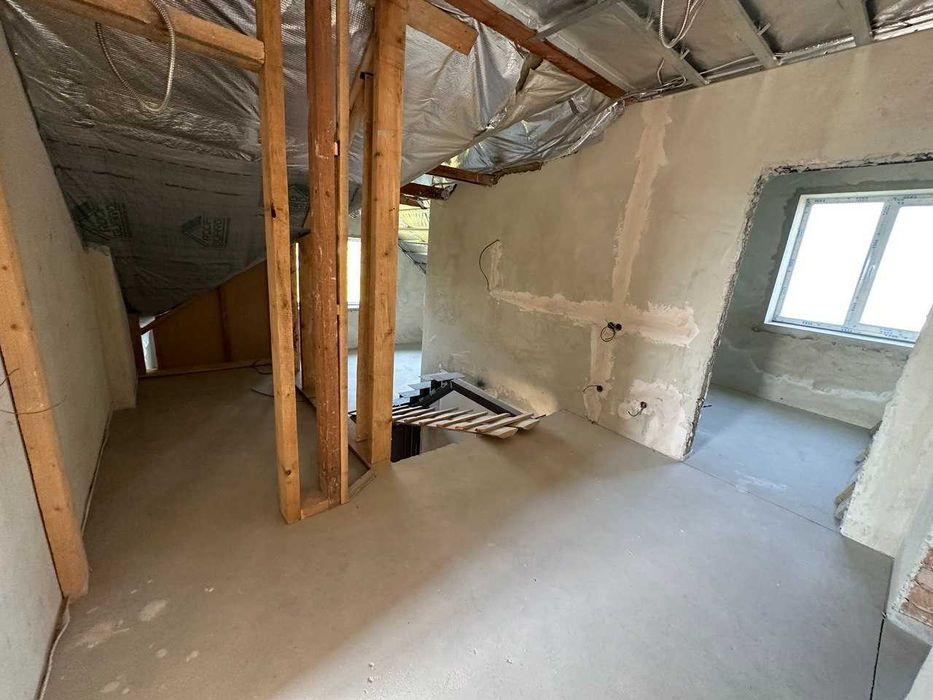 Приватний будинок в приміському селі Чукалівка_M