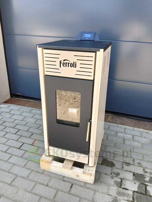 Ferroli kominek piecyk piec na pelet pellet 8 kW co+cwu z płaszczem
