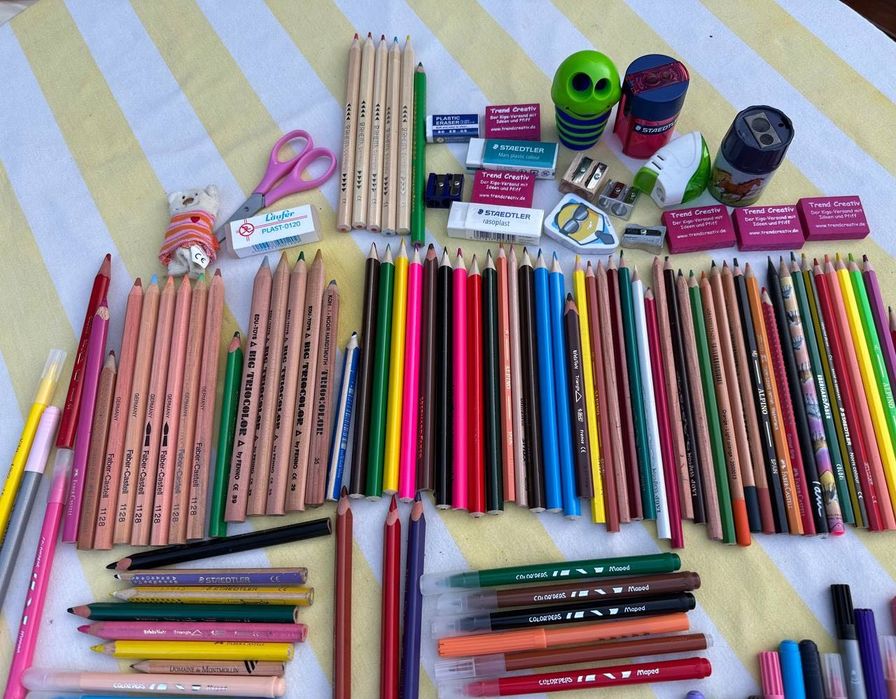 Олівці та фломастери в школу для школярів 150 штук