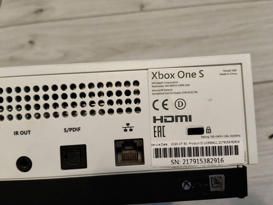 Xbox One S z padami